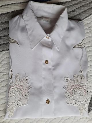 Blusa blanca bordada - Talla 48
