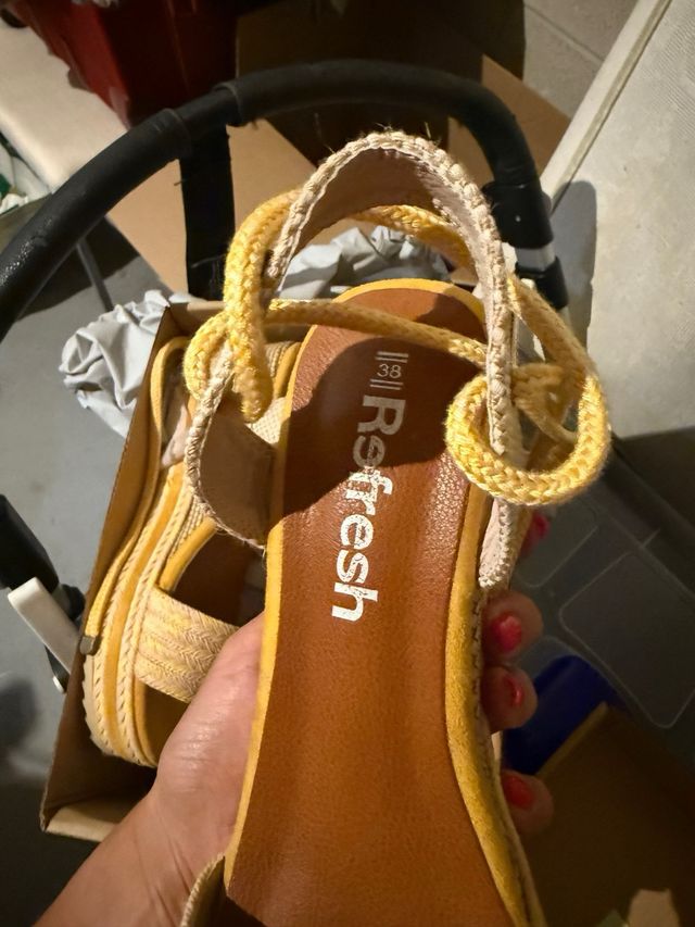 Sandalias cuña Refresh amarillas nº38