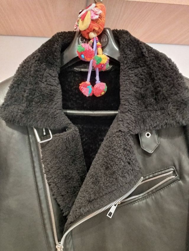 Cazadora Zara borreguito negra - M