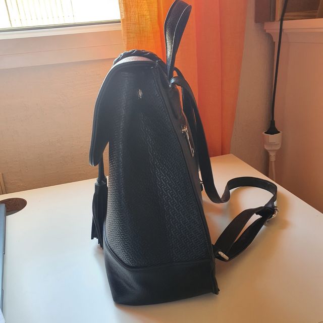 Mochila negra trenzada