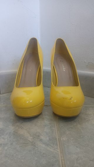 Mannika - Scarpe gialle con tacco