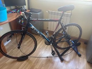 Bicicleta carretera Velocity y rodillos