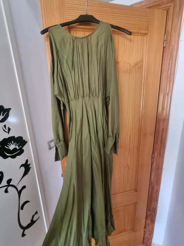 Vestido largo verde oliva
Marca C&A