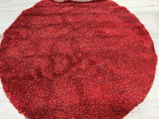 Alfombra redonda roja y naranja