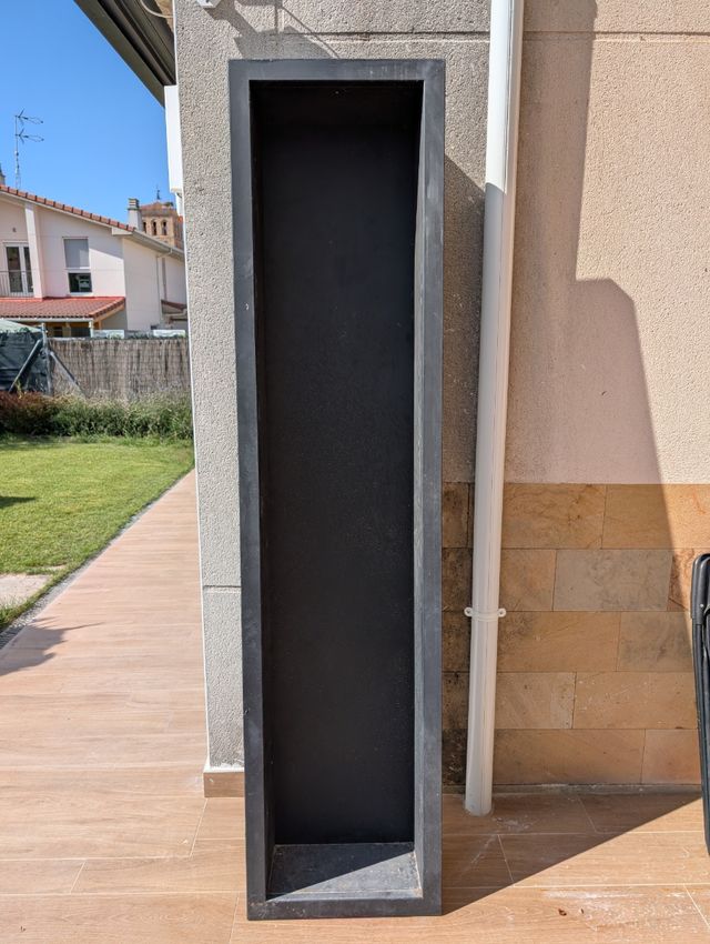 Leñera hornacina de hierro