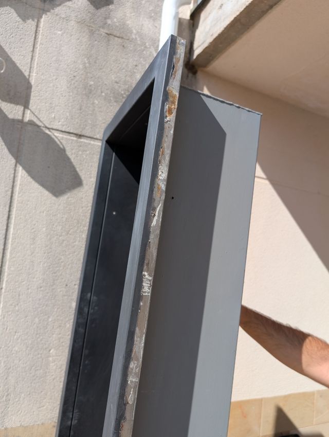 Leñera hornacina de hierro