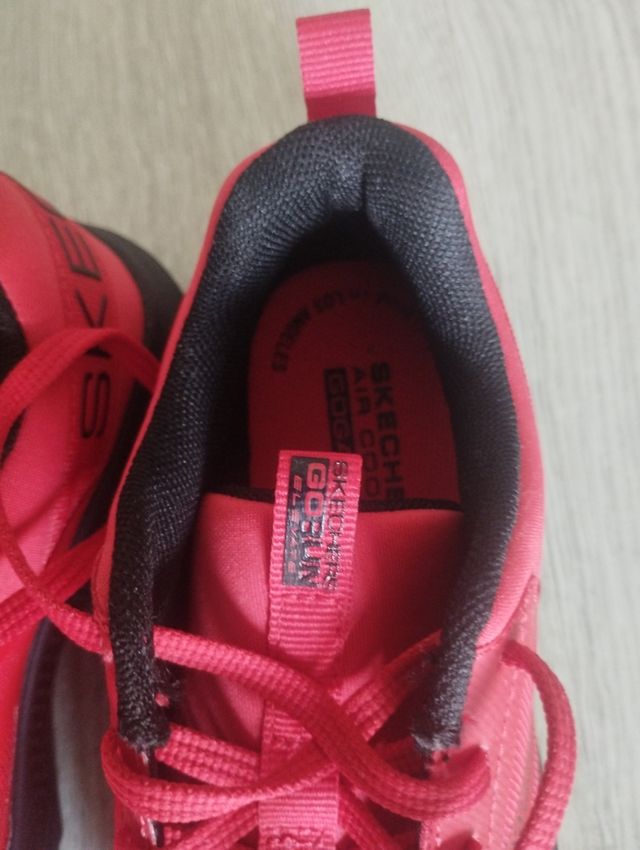 Zapatillas Skechers rojas urge