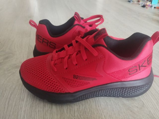 Zapatillas Skechers rojas urge