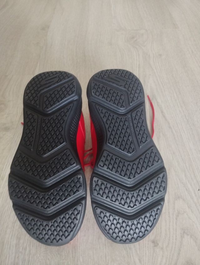 Zapatillas Skechers rojas urge