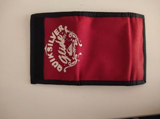 Cartera Quiksilver negra y roja