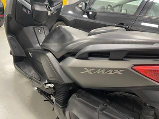 Yamaha XMAX 400 - Gris Oscuro NO NEGOCIABLE