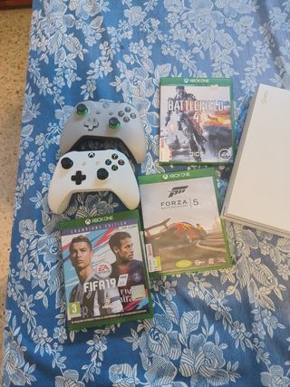 Xbox One blanca + 2 mandos