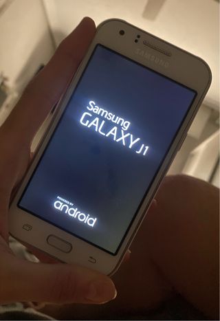Samsung Galaxy J1 - Blanco/Beige
