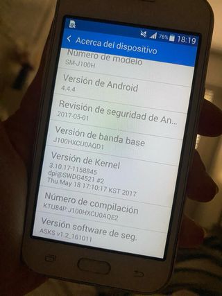 Samsung Galaxy J1 - Blanco/Beige
