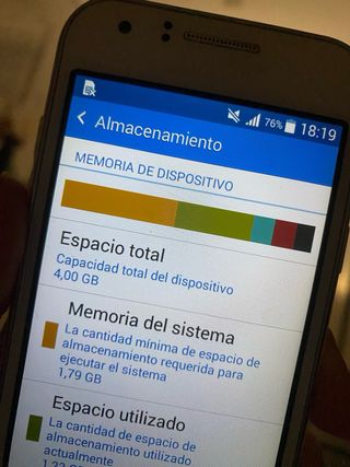 Samsung Galaxy J1 - Blanco/Beige
