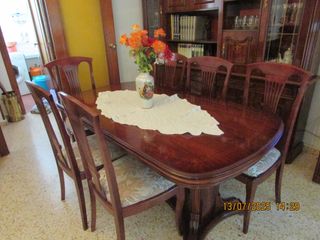 MESA Y 6 SILLAS SALÓN (Precio negociable).