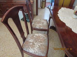 MESA Y 6 SILLAS SALÓN (Precio negociable).