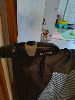 Barrera seguridad bebé Lindam