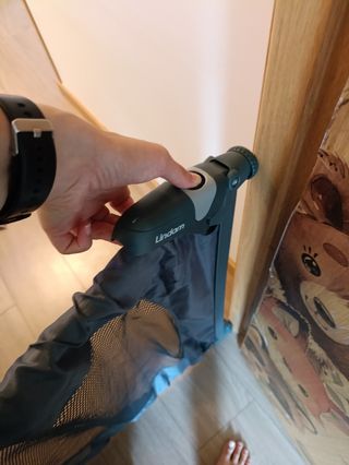 Barrera seguridad bebé Lindam