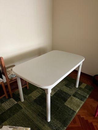 Mesa blanca grande para cocina o comedor 