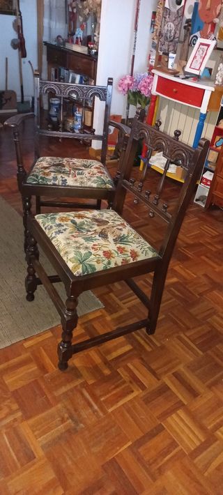 Mesa  extensible de madera+ 6 sillas y 2 sillones