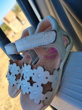 Sandalias Pablosky niña blancas