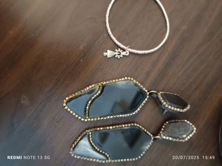 Pendientes negros con dorado