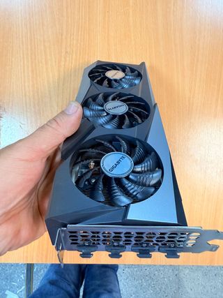 Gráfica Gigabyte RX 7600 Gaming OC