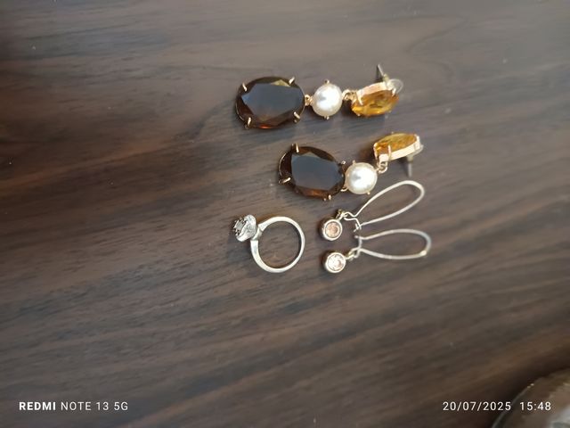 Pendientes marrón y dorado