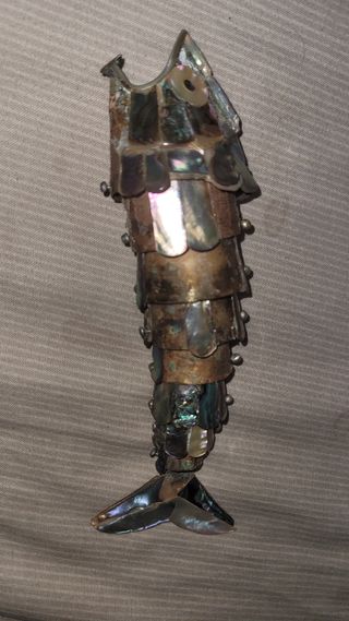 Abridor botellas pez de abalon y metal antiguo