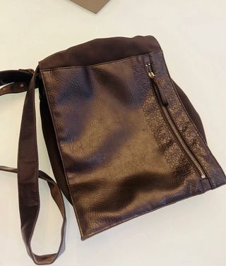 Bolso bandolera Adolfo Domínguez marrón.