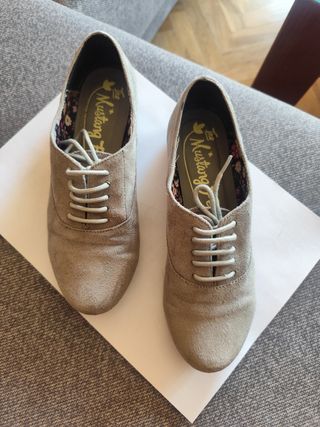 Zapatos Mustang ante gris - talla 36
