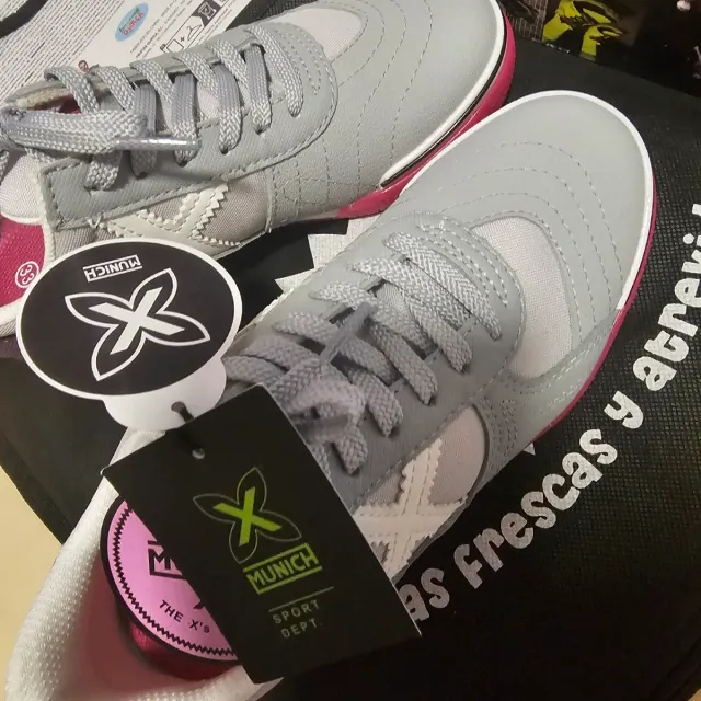 Zapatillas Munich niño, grises con rosa talla 33