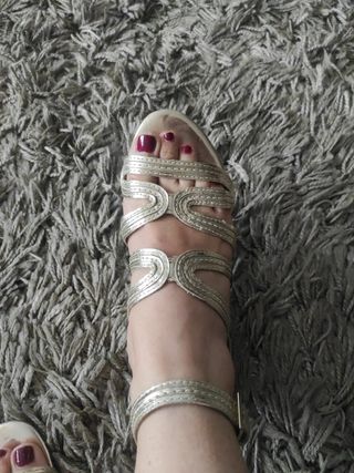 Sandalias romanas doradas Uterque