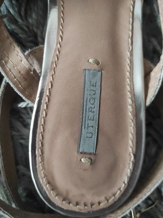 Sandalias romanas doradas Uterque