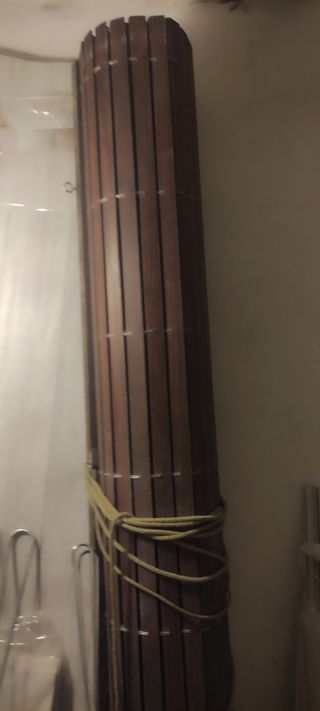 Persiana madera nogal - balcón. Solo un año de uso