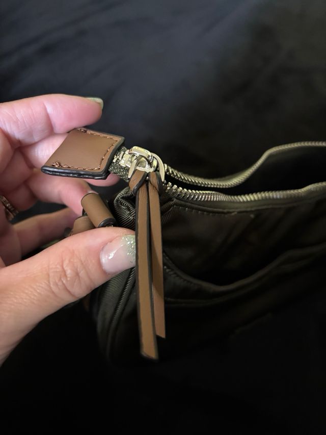 Borsetta nera a mezzaluna