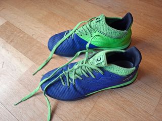 Botas fútbol niño multitaco. 
