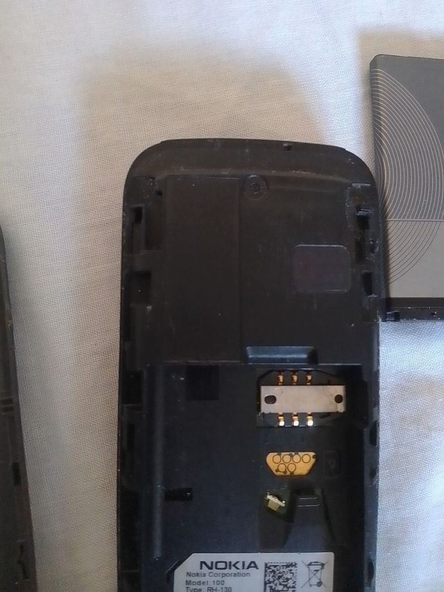 Nokia 100 - Teléfono móvil