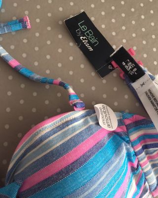 Top de bikini azul y rosa de Etam, talla 40