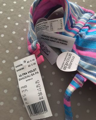 Top de bikini azul y rosa de Etam, talla 40