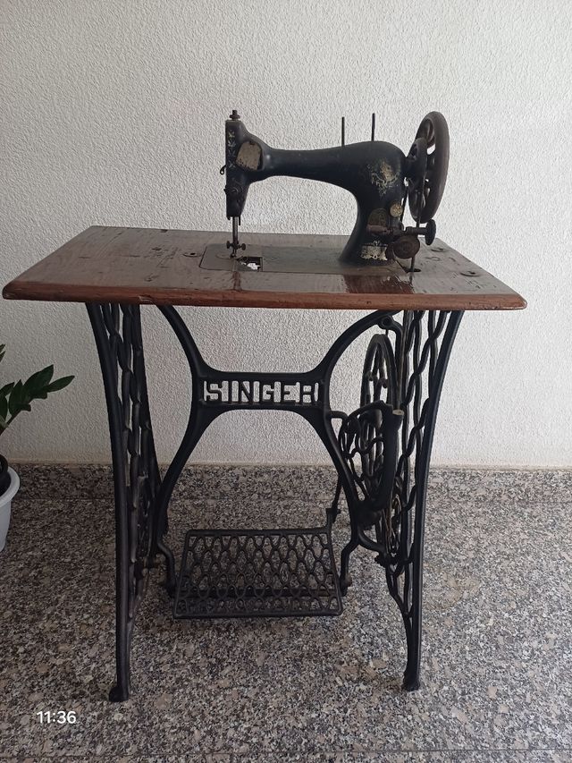 Máquina de coser Singer antigua
