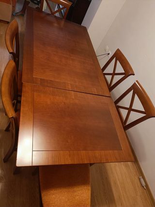 Mesa de comedor y 6 sillas 