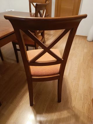 Mesa de comedor y 6 sillas 