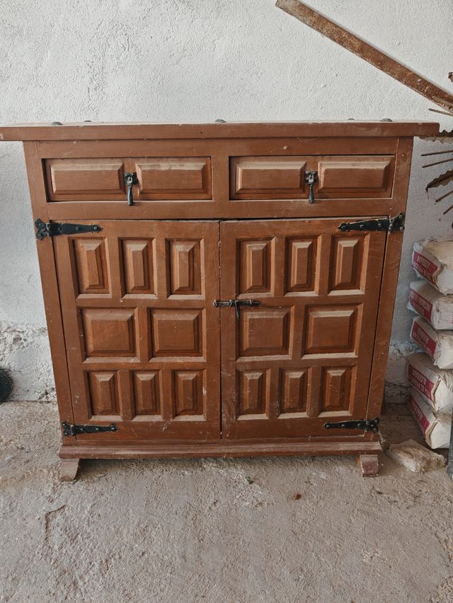 Mueble antiguo de madera