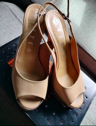 Sandalias tacón beige 38
VEXED SHOES