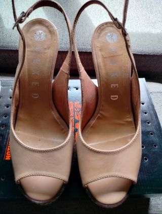 Sandalias tacón beige 38
VEXED SHOES