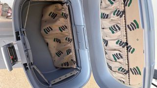 Samsonite: Maleta + neceser gris de regalo.