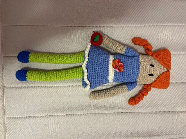 Muñeca amigurumi tejida a crochet
