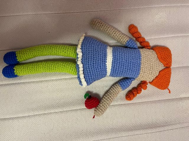 Muñeca amigurumi tejida a crochet